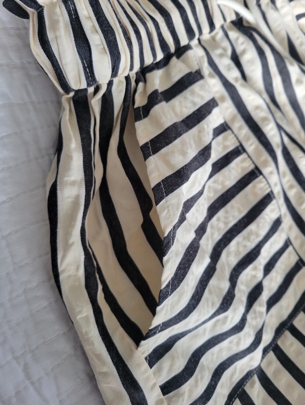 NWOT Cupshe Striped Black and Cream High-Waist Shorts - Picture 7 of 7